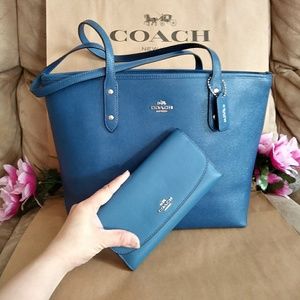 NWT Coach tote shoppers w/ wallet set